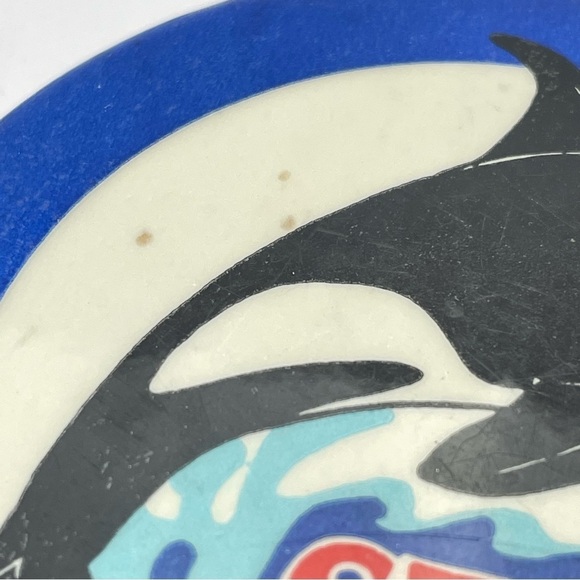 VINTAGE 1975 3” Sea World Button Orca Killer Whale Pin Back - Picture 8 of 8